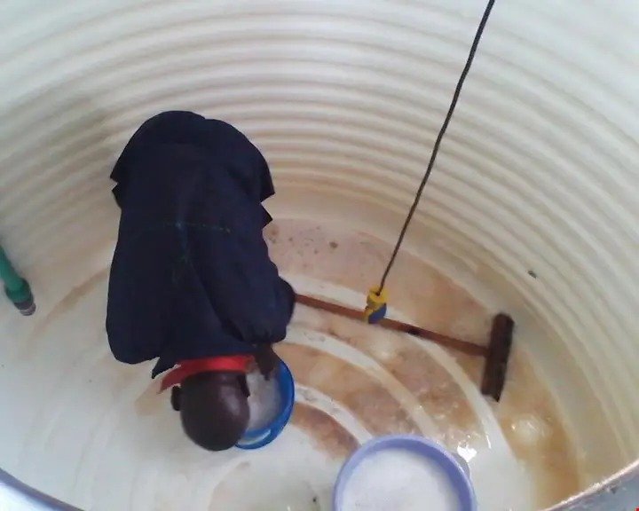 we offer these water tank cleaning services in dubai 1
